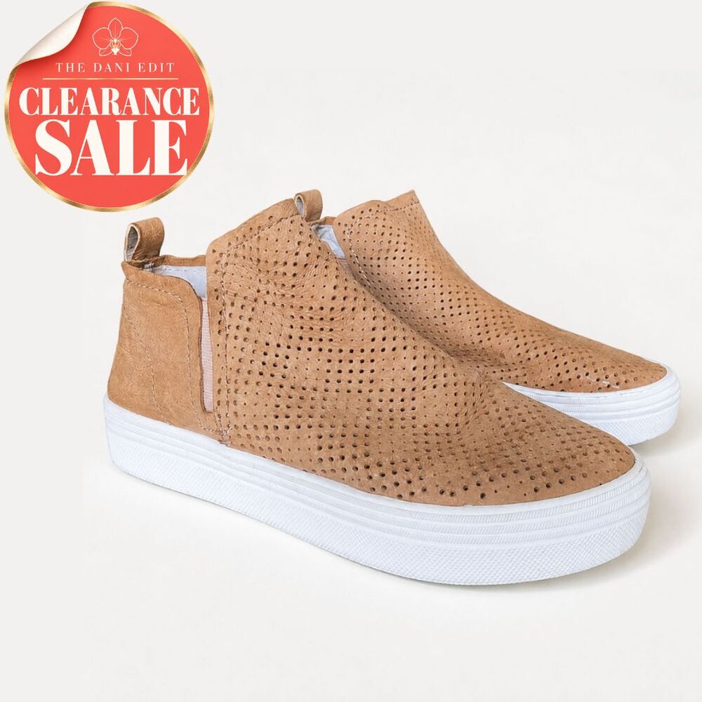 Dolce Vita Womens 8.5 Beige Leather Platform Slip On Sneakers Perforated